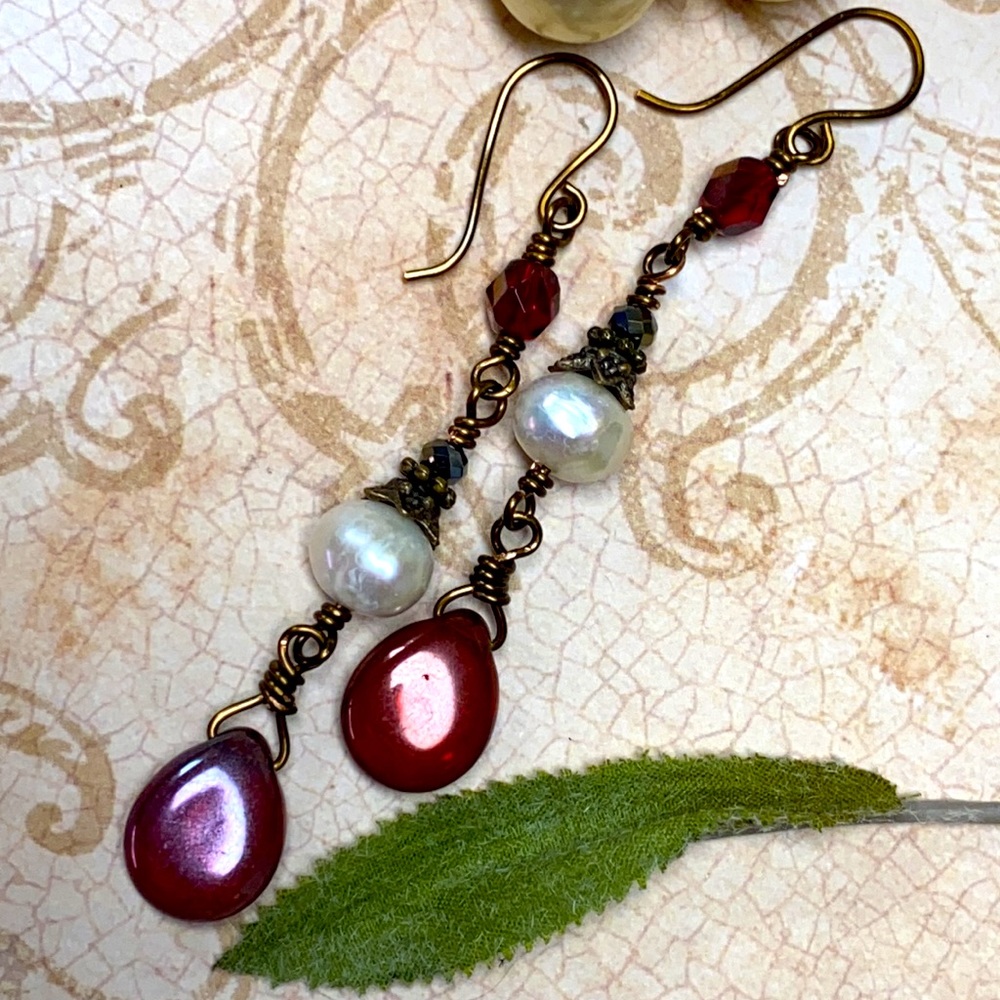 NWOT Vintage look red drops freshwater pearls